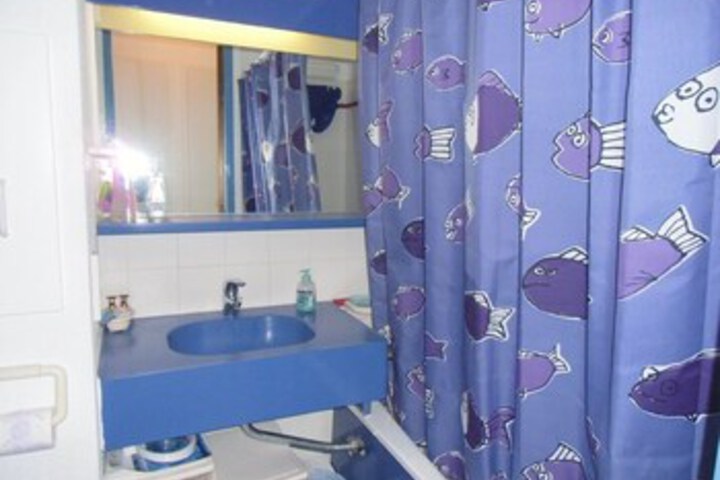 Room 4 of 17