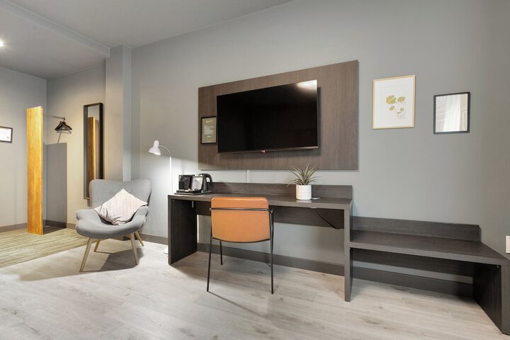 Room 27 of 60