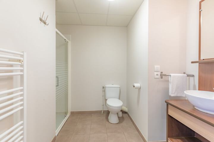 Room 32 of 38