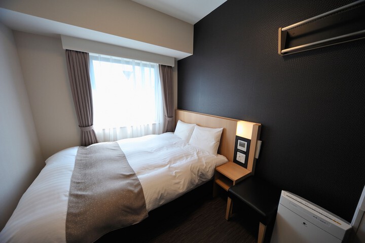 Room 18 of 144