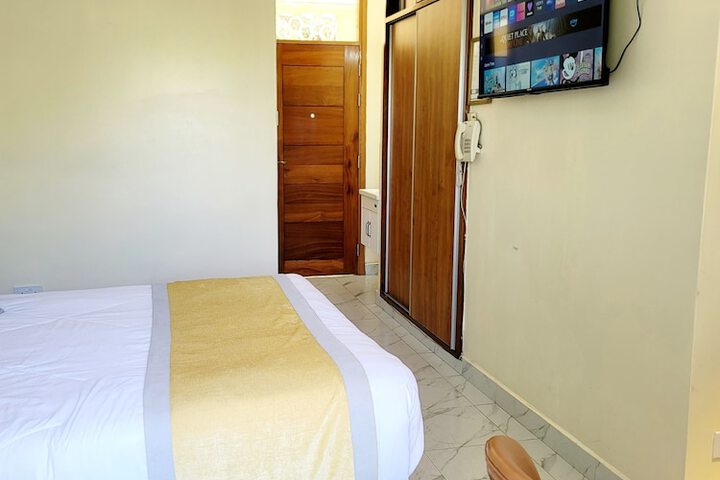 Room 16 of 60