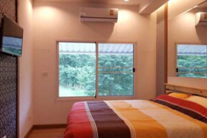 Room 12 of 18