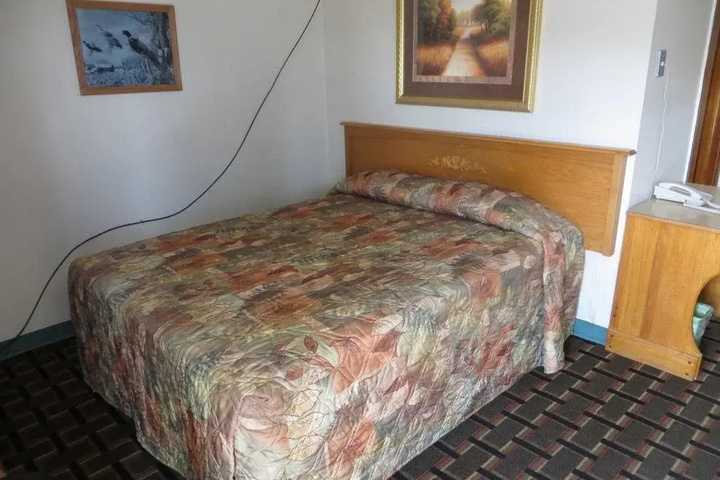 Room 6 of 14