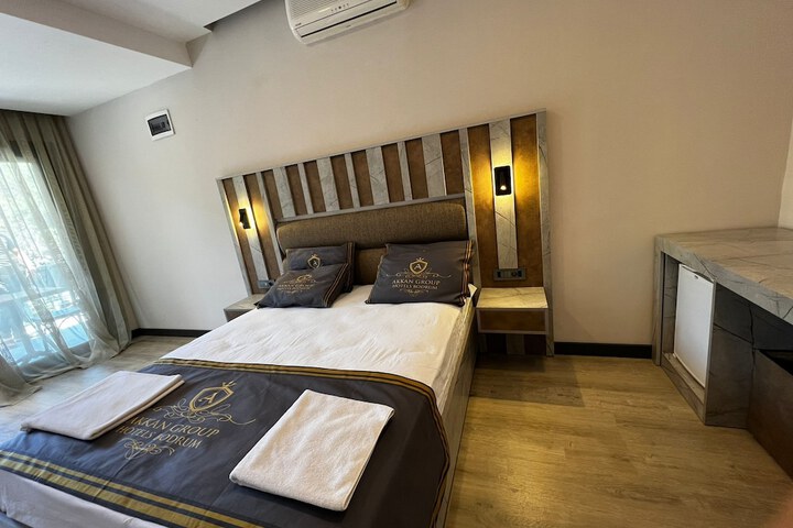 Room 5 of 6