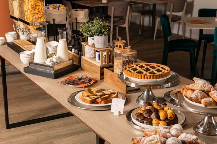 Breakfast/Coffee Service 41 of 54