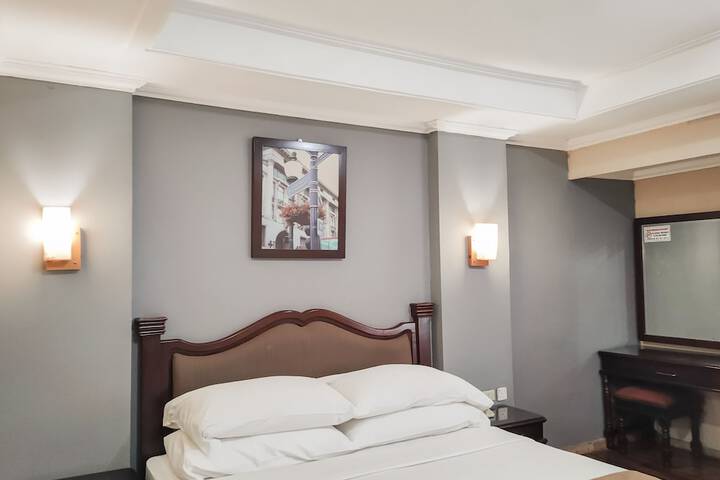 Room 5 of 13