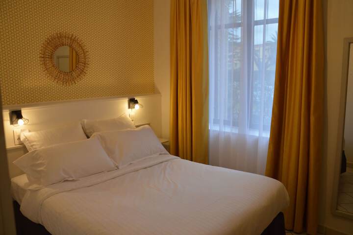 Room 6 of 28