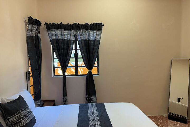 Room 12 of 37