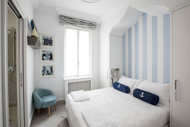 Room 28 of 73