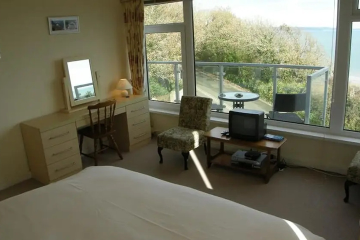 Room 3 of 9