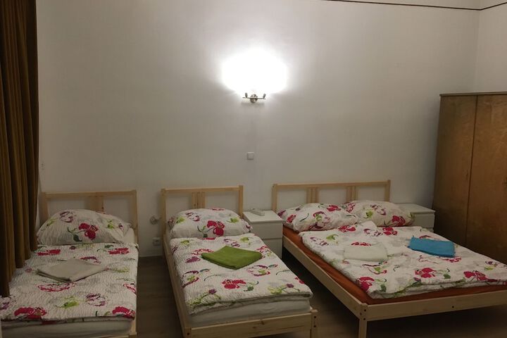 Room 4 of 11