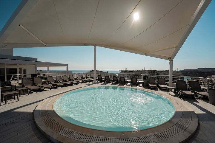 Hotel with Pool