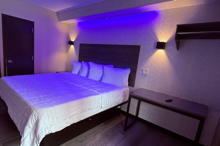 Room 2 of 6
