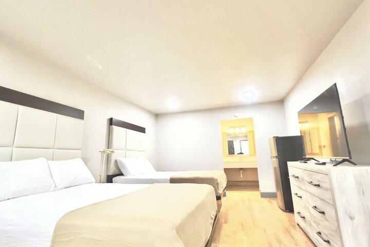 Room 2 of 20