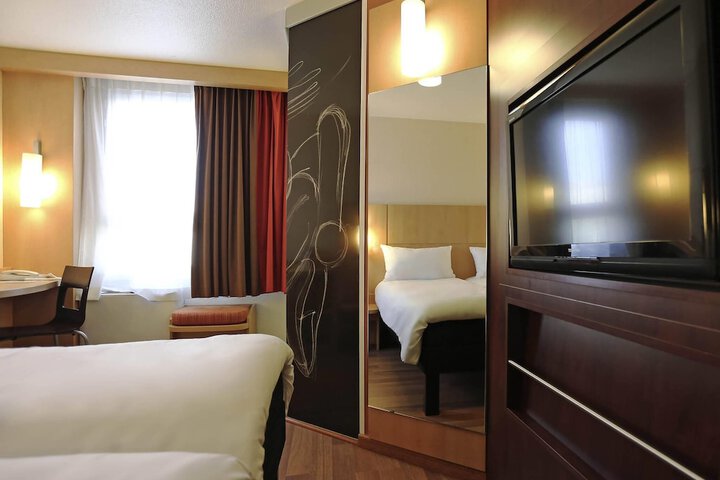 Room 11 of 75