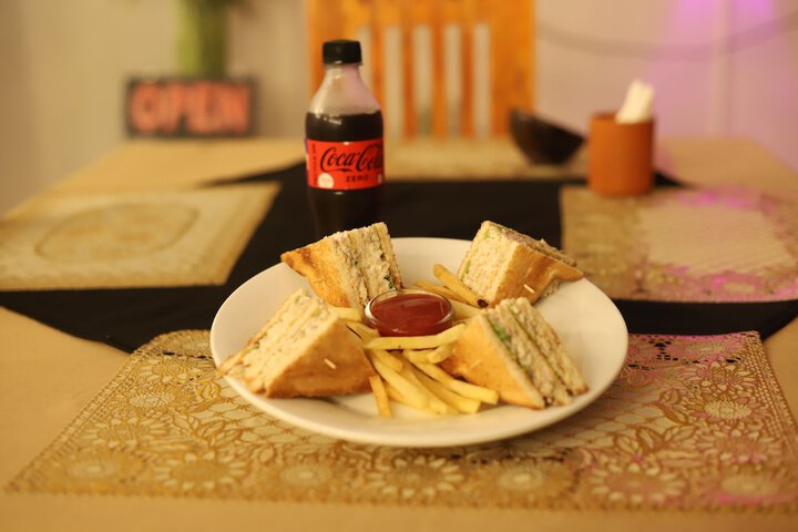 Dining 35 of 48