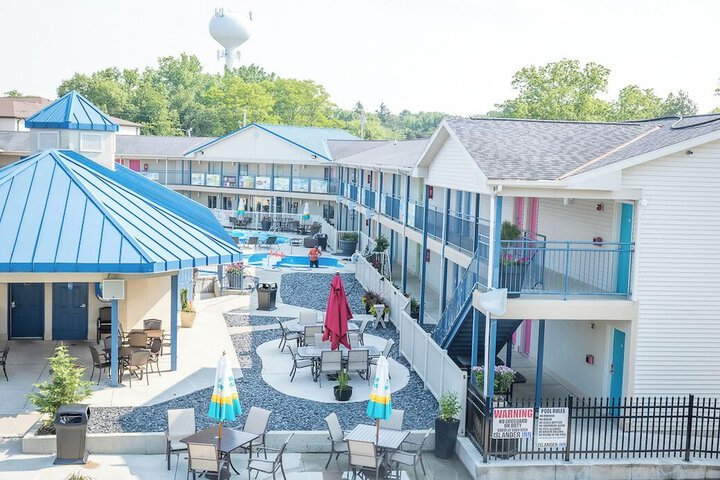 Hotel Exterior 44 of 47