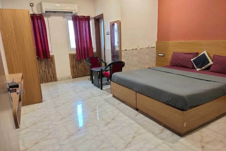 Room 6 of 9