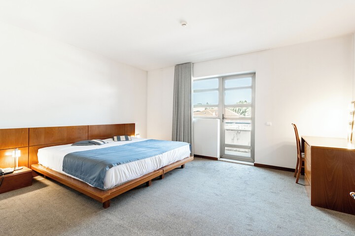 Room 9 of 80
