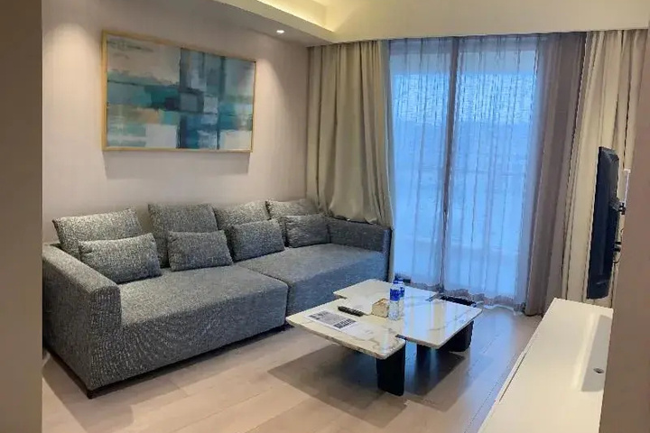 Room 2 of 10