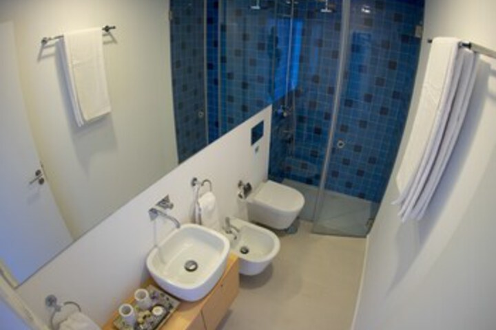Room 4 of 74