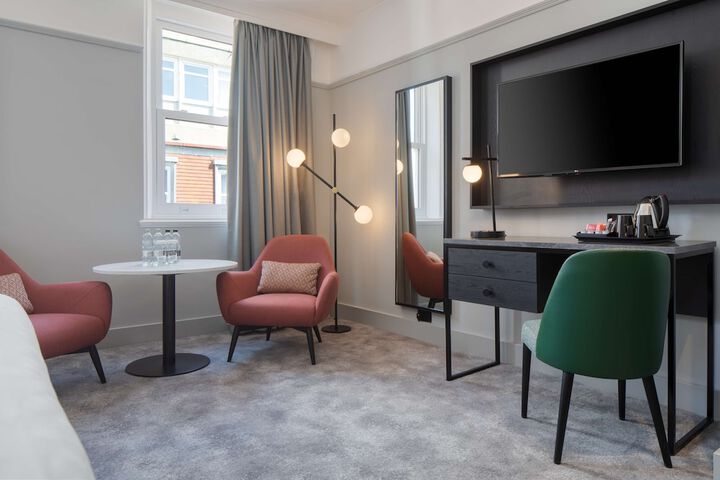 Room 60 of 182