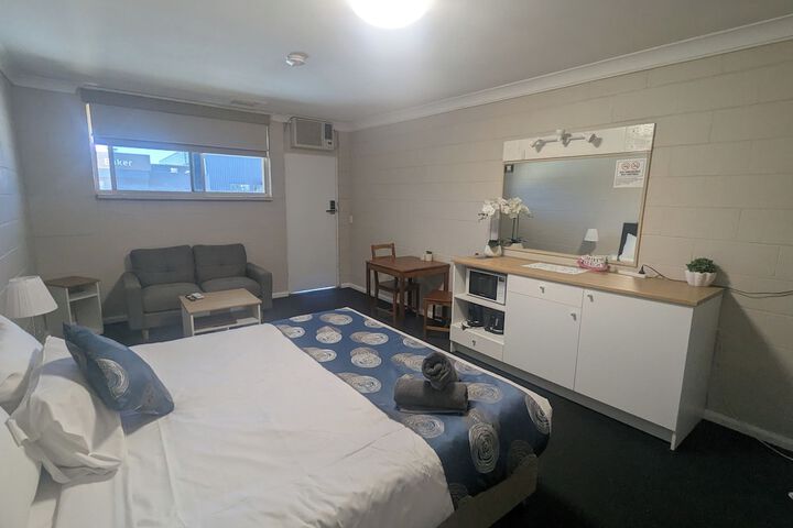 Room 27 of 51