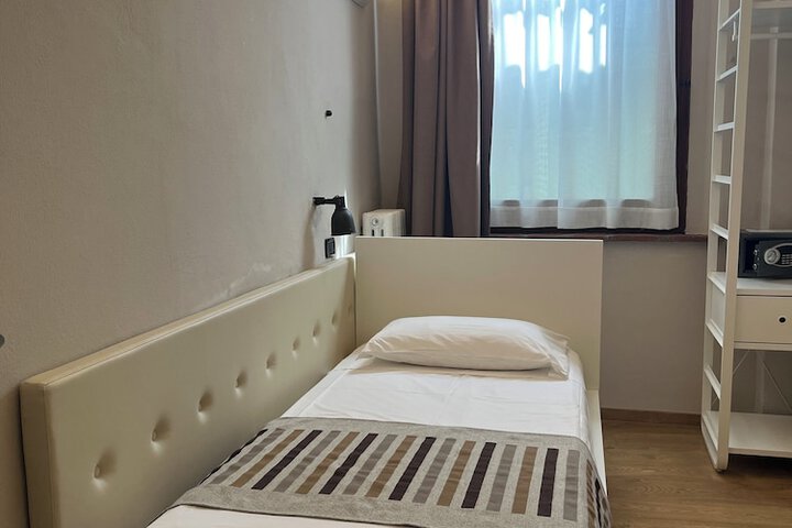 Room 19 of 39