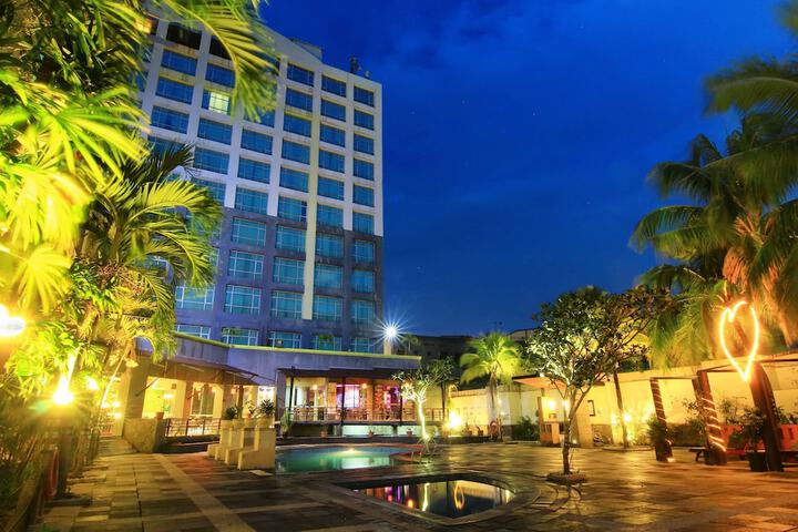 Pools & Facilities