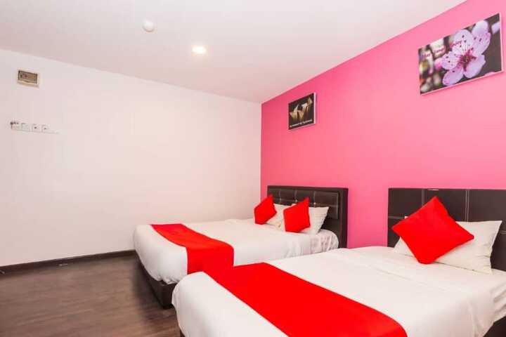 Room 9 of 16