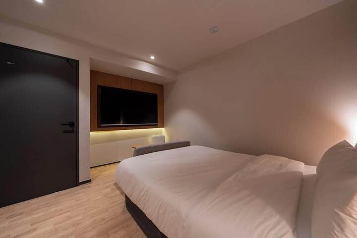 Room 9 of 31