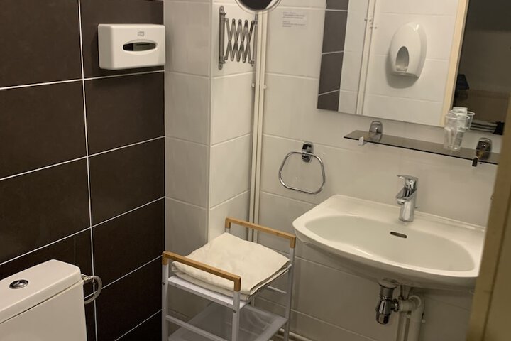 Room 17 of 31
