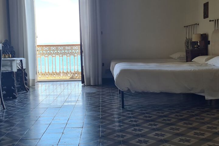 Room 10 of 24