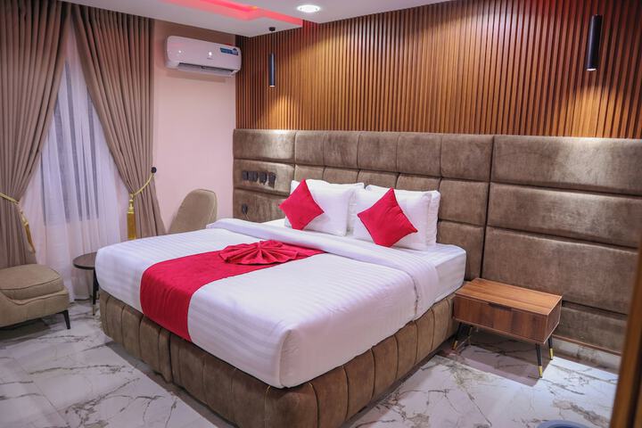 Room 6 of 26