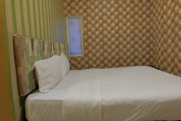 Room 13 of 22