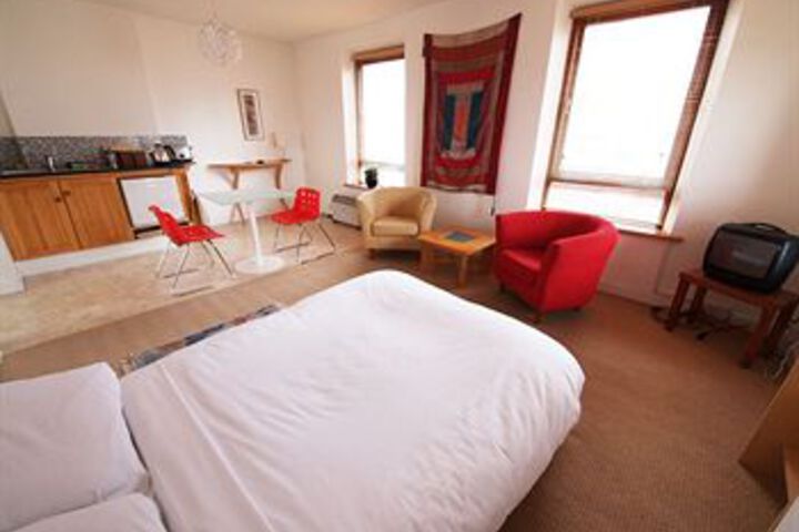 Room 5 of 13