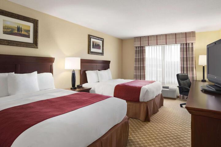 2 Queen Beds (5 of 12)