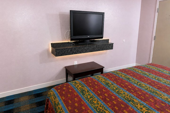 Room 5 of 10