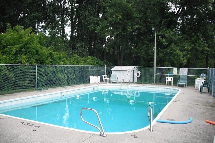 Pool 13 of 18