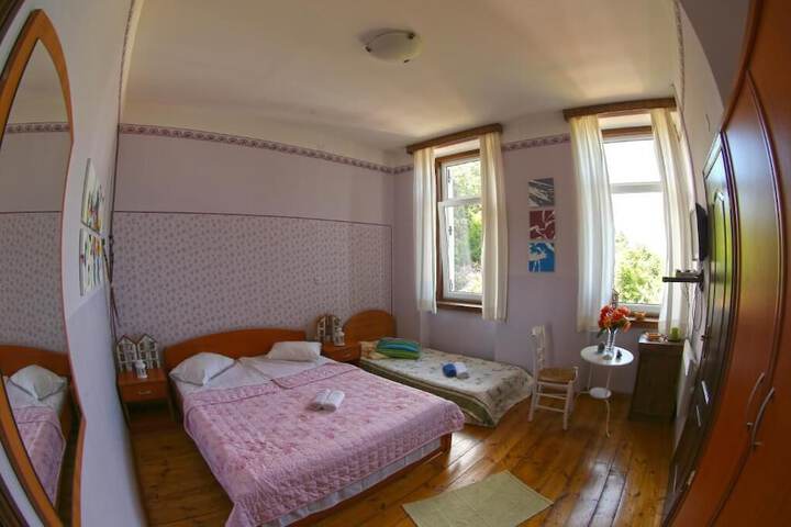 Room 15 of 90