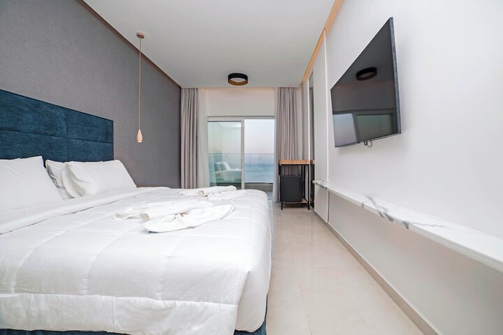 Room 8 of 113