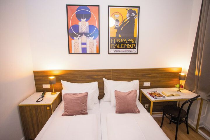 Room 20 of 29