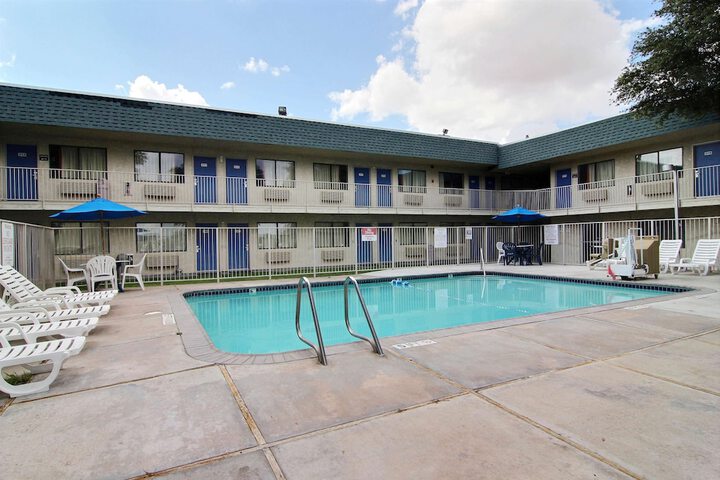 Pool Hotel