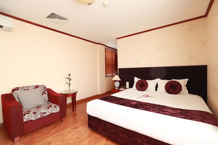 Room 10 of 99