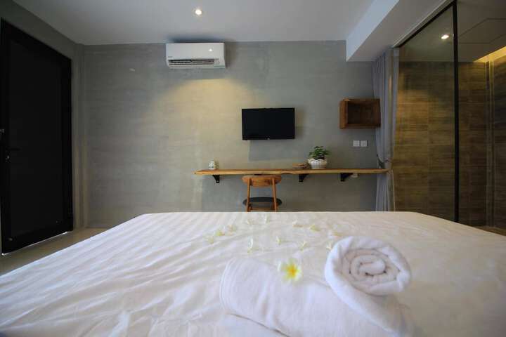 Room 18 of 48