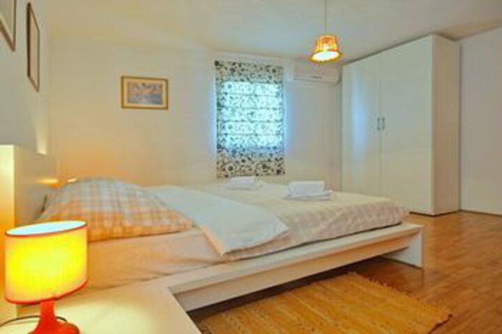 Room 12 of 32