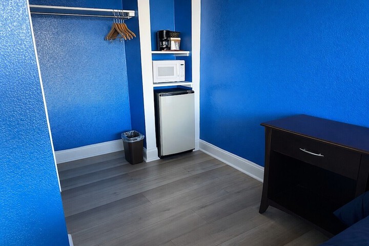 Room 4 of 42