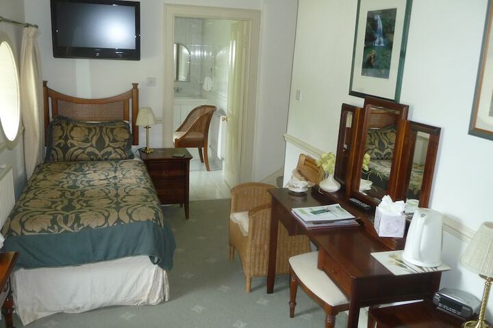 Room 3 of 40