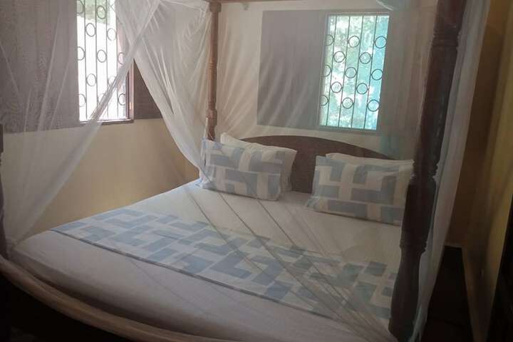Room 12 of 38