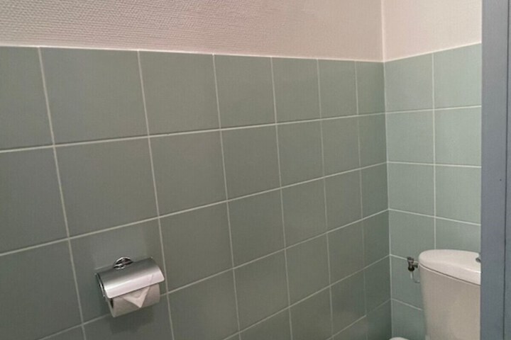 Room 5 of 28